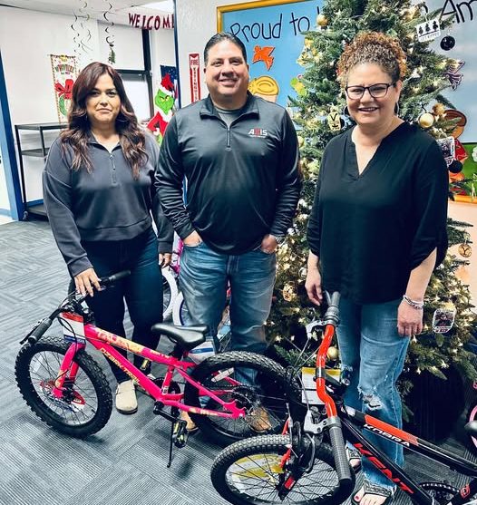 South Texas Team Gives Back to Local School District